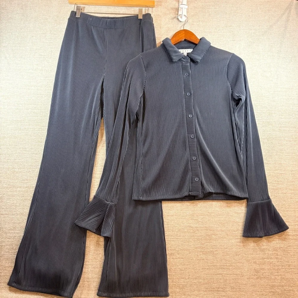 HYFVE Grey Plisse 2 Piece Set Button Down Bell Sleeve Top Wide Leg Pants Large